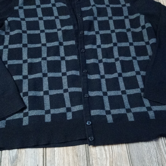 Long Sleeve Patterned Button Down Front Cardigan Sweater Top - Picture 5 of 11